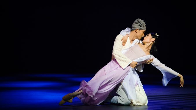 01.HKWeek_Hong Kong Dance Company_Li Han _ Pan Lingjuan (credit Keith Chiu)